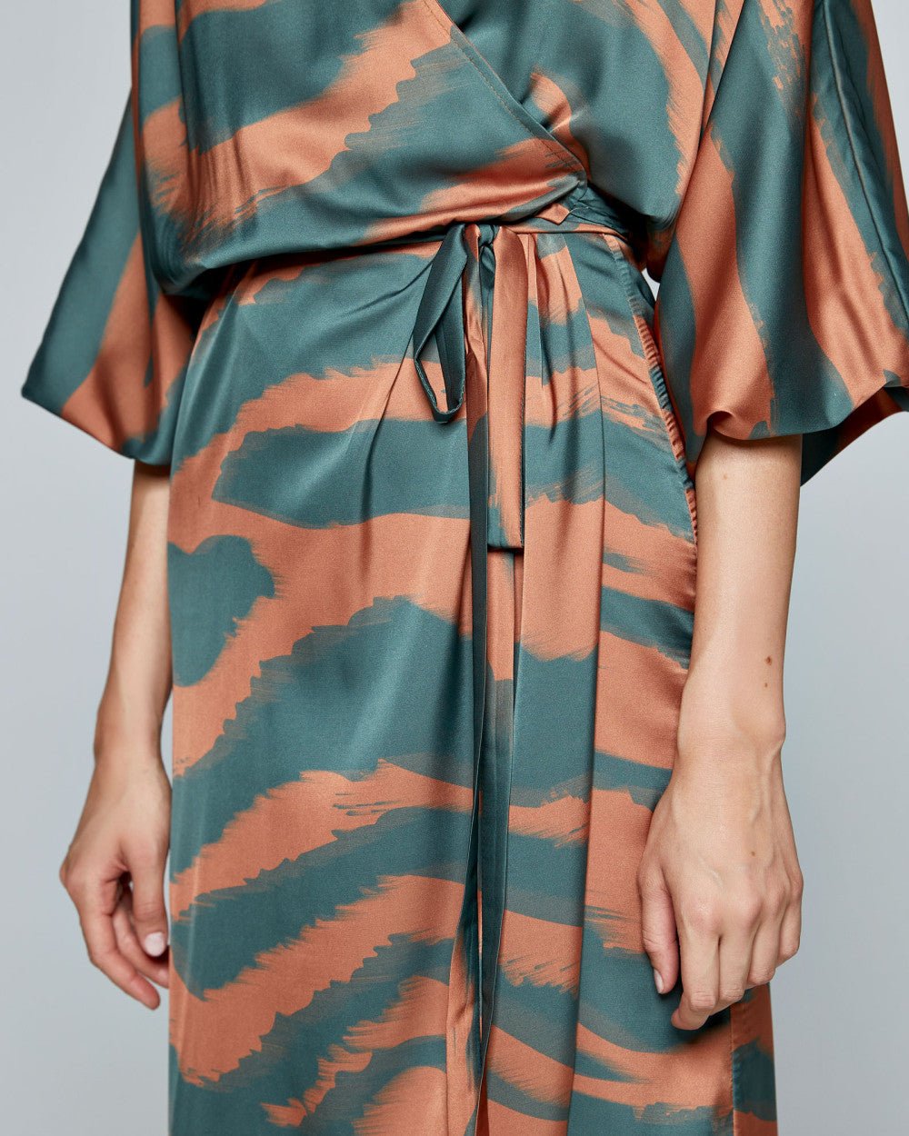 Φόρεμα κρουαζέ σατέν Access Fashion - A Collection Boutique