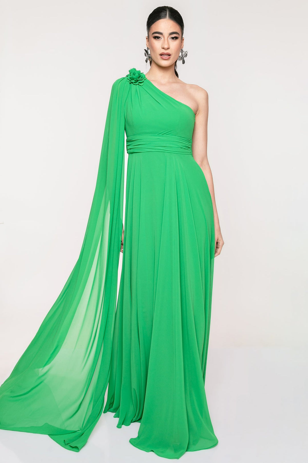 Φόρεμα μάξι με έναν ώμο και λουλούδια A Collection Boutique