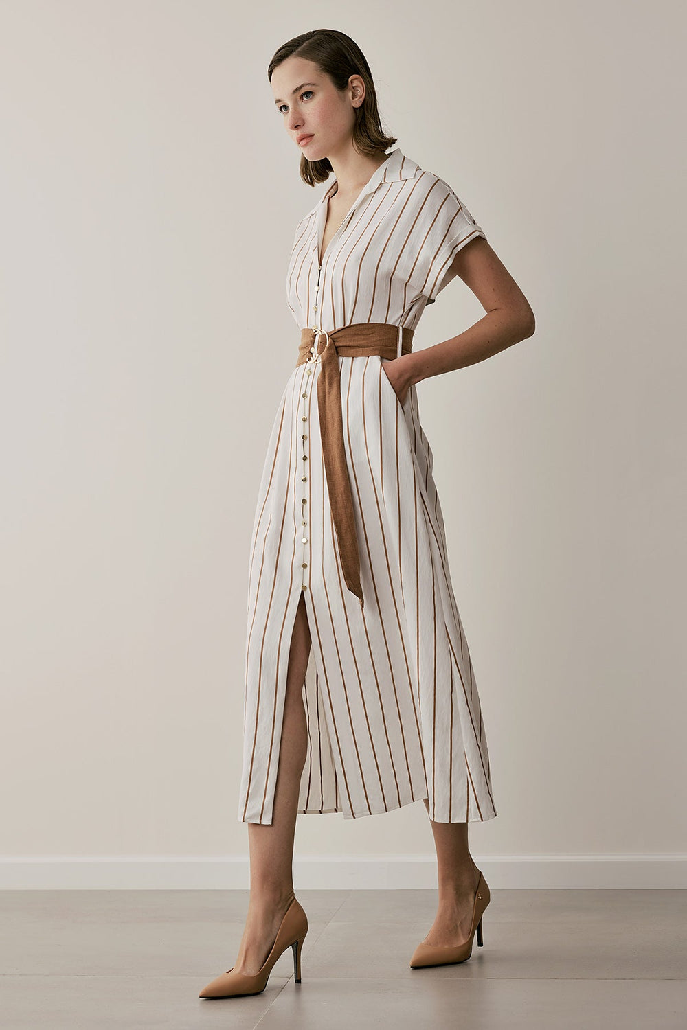 Φόρεμα μίντι σεμιζιέ με ρίγες Figaro Fashion - A Collection Boutique