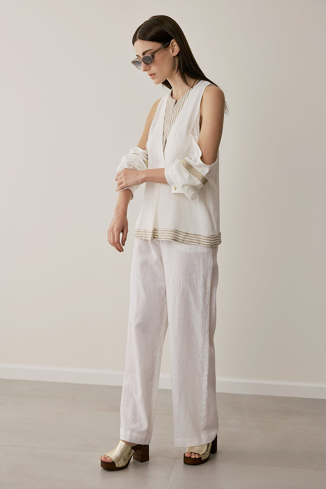 Μπλούζα με ανοιχτούς ώμους και ανοίγματα Figaro Fashion - A Collection Boutique