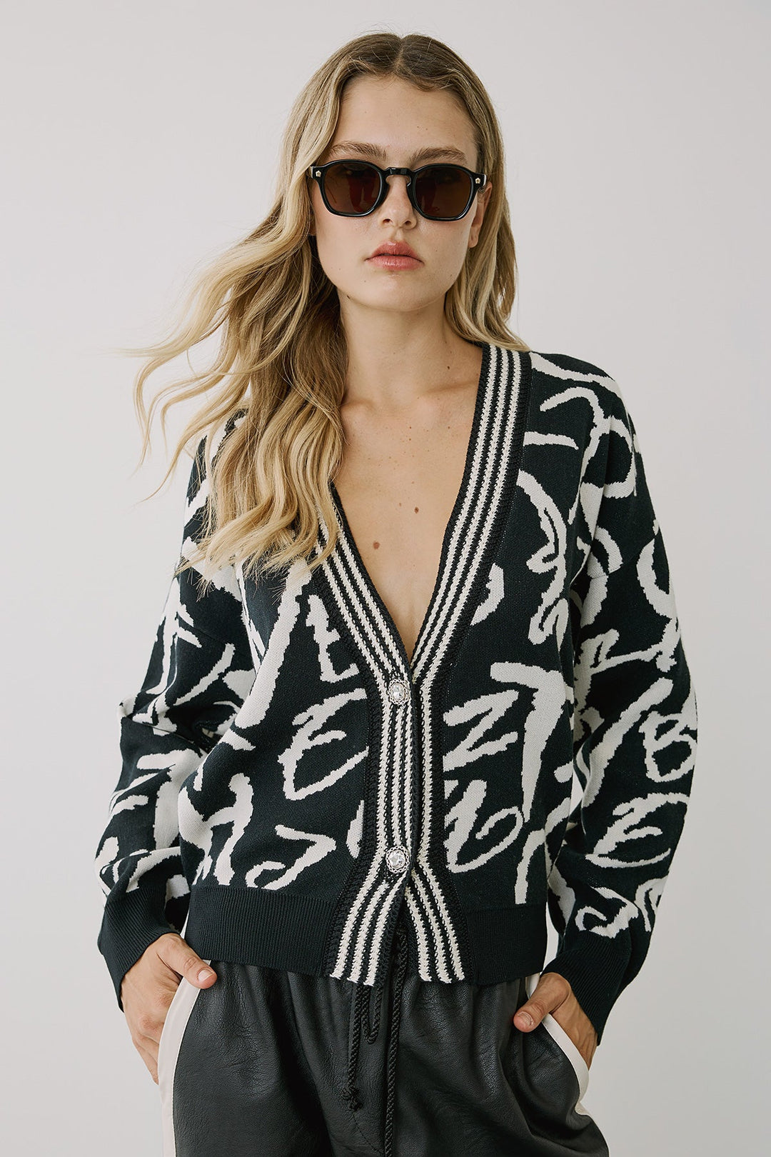 Πλεκτή ζακέτα με γράμματα και ρίγες Figaro Fashion