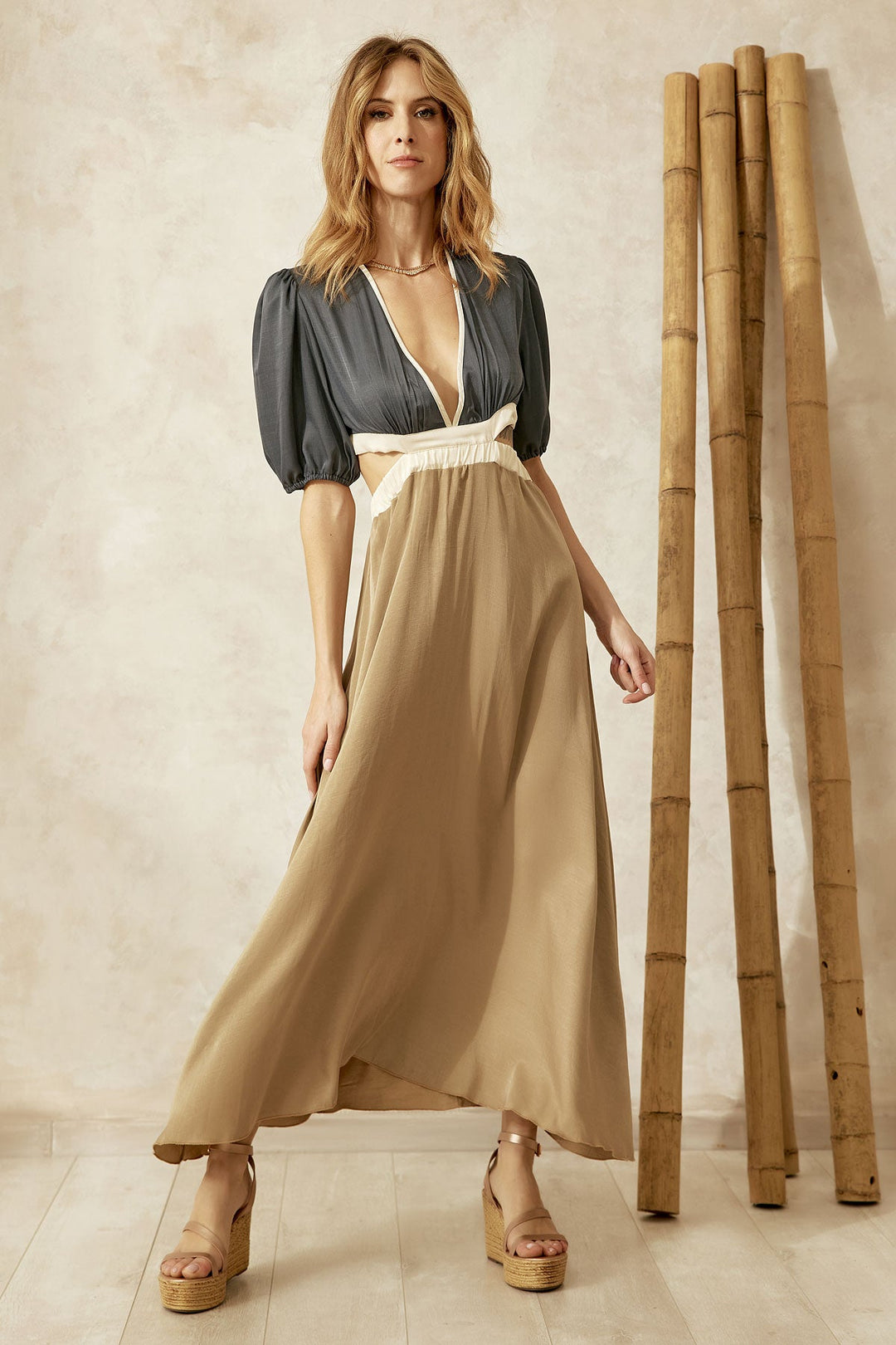 Φόρεμα μάξι με ανοίγματα και συνδυασμό υφασμάτων Figaro Fashion - A Collection Boutique