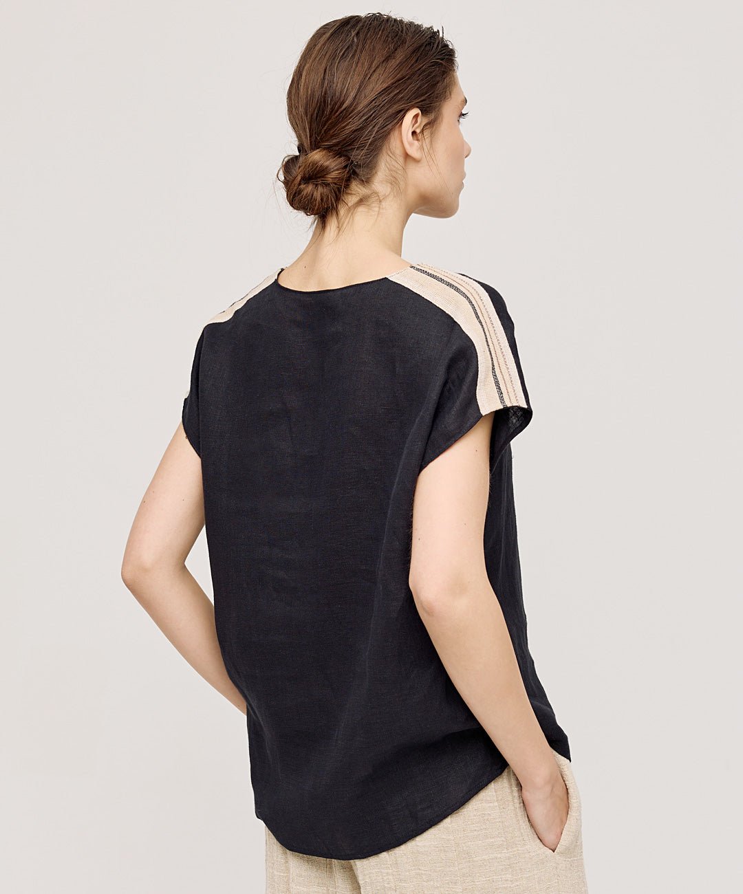 Μπλούζα με λεπτομέρεις στους ώμους Access Fashion - A Collection Boutique