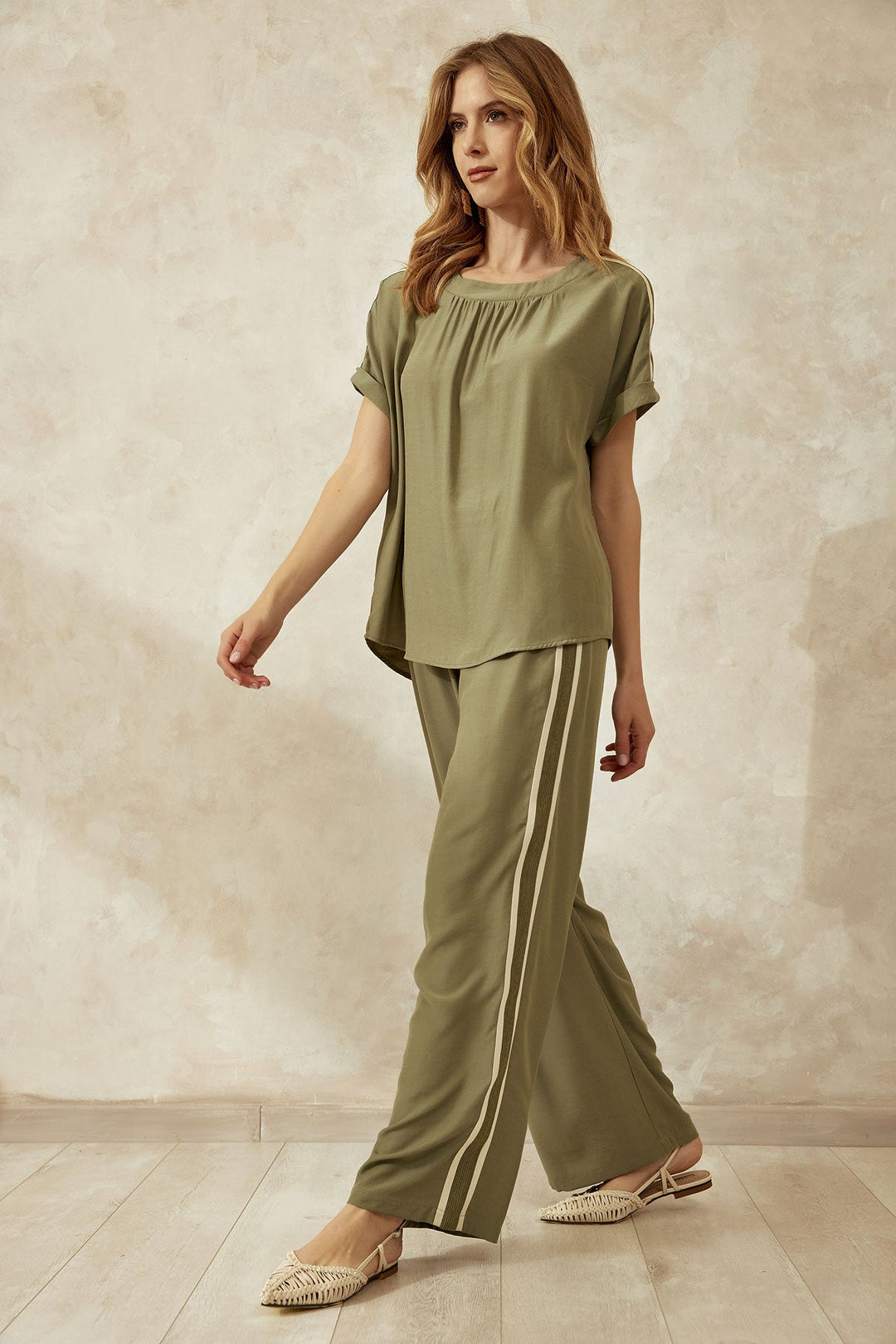 Μπλούζα με τρέσα και ρεβερ στο μανίκι Figaro Fashion - A Collection Boutique