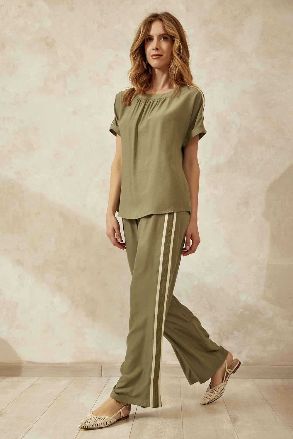 Μπλούζα με τρέσα και ρεβερ στο μανίκι Figaro Fashion - A Collection Boutique