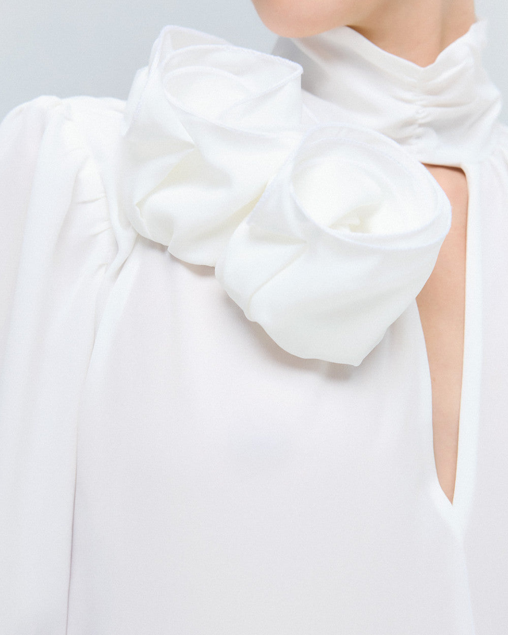 Μπλούζα με V και λουλούδι Access Fashion