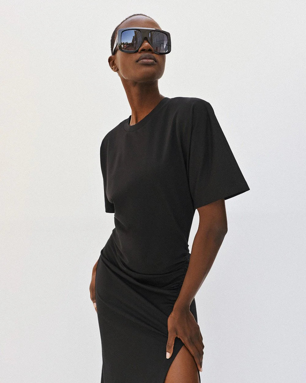 Φόρεμα μίντι με σκίσιμο και σούρες Access Fashion