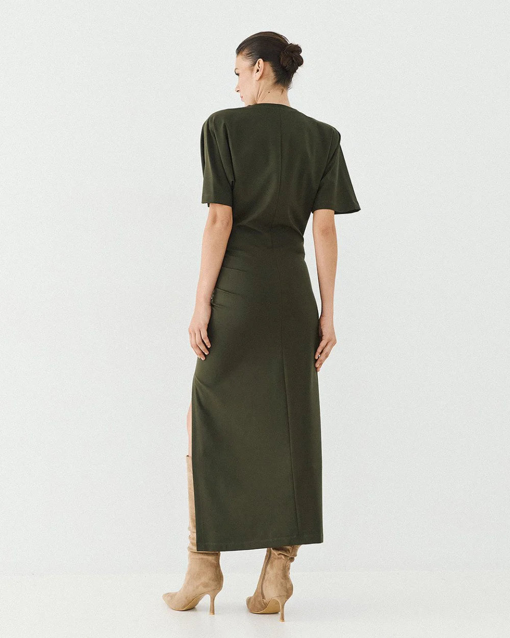 Φόρεμα μίντι με σκίσιμο και σούρες Access Fashion