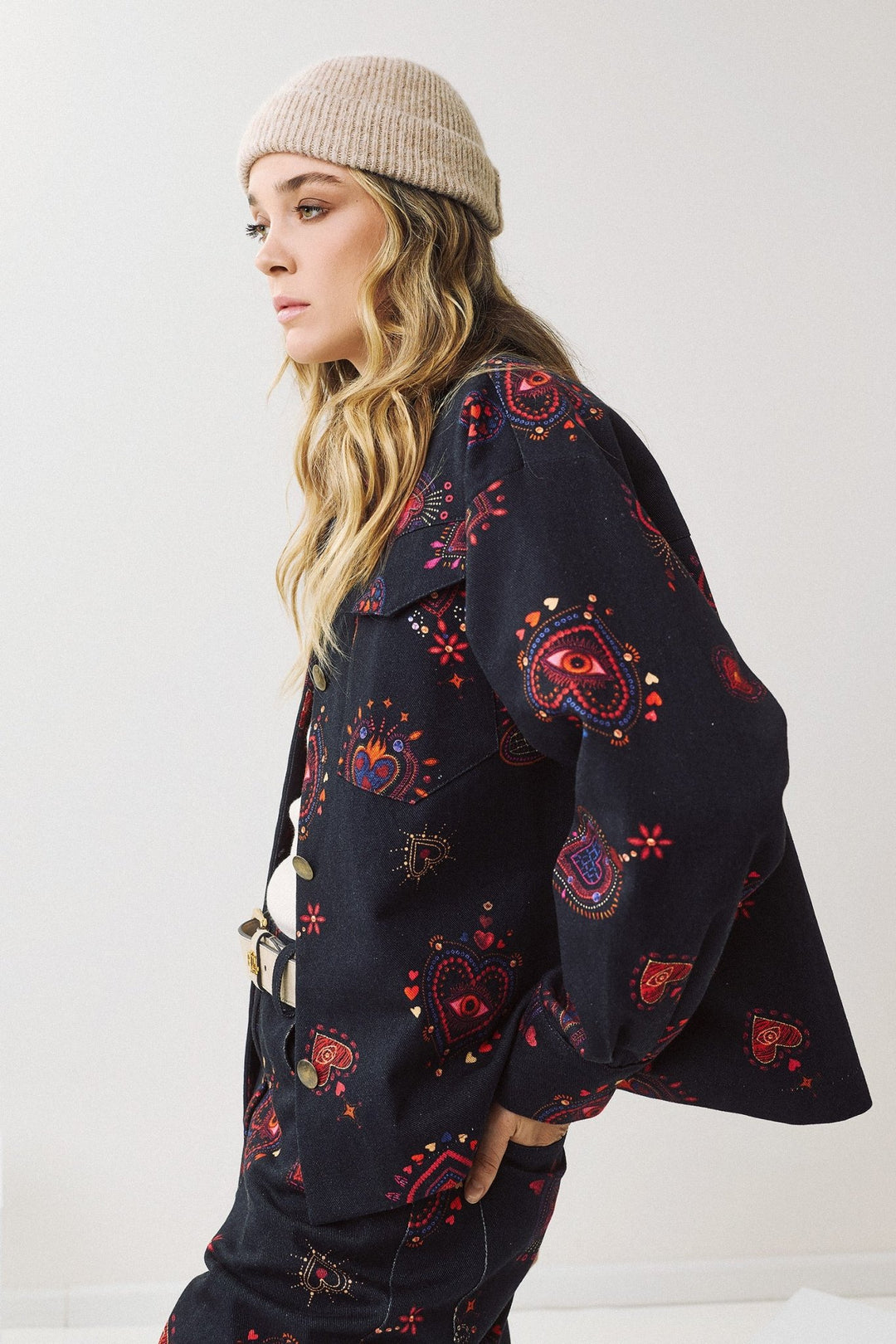 Denim τζάκετ με πολύχρωμο statement print Figaro Fashion