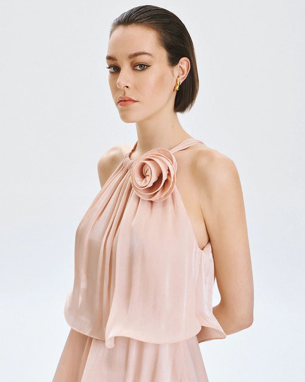 Φόρεμα halter με βολάν και λουλούδι Access Fashion