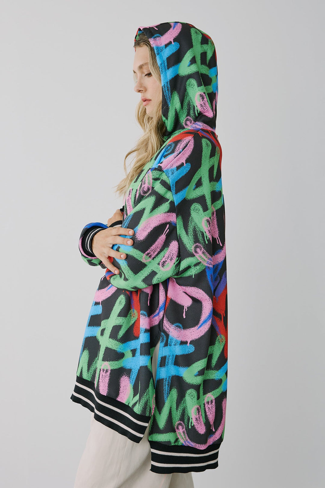 Μπλούζα oversized graffiti με κουκούλα Figaro Fashion - A Collection Boutique