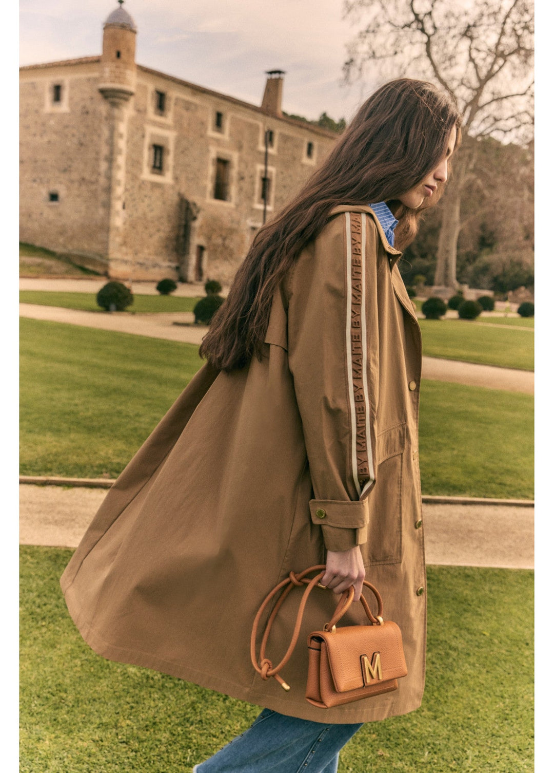 Oversized καμπαρντίνα με διακοσμητικές τρέσες Lola Casademunt