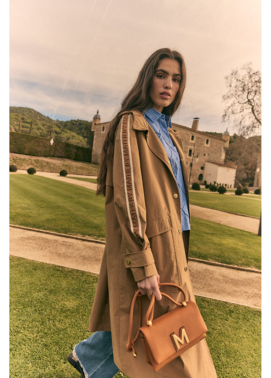 Oversized καμπαρντίνα με διακοσμητικές τρέσες Lola Casademunt