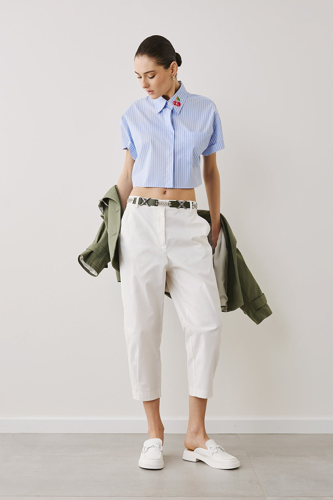 Πουκάμισο ριγέ crop με patch κεντημένο κερασάκι Figaro Fashion