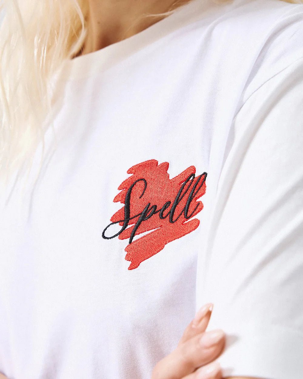 T-shirt με κέντημα Access Fashion