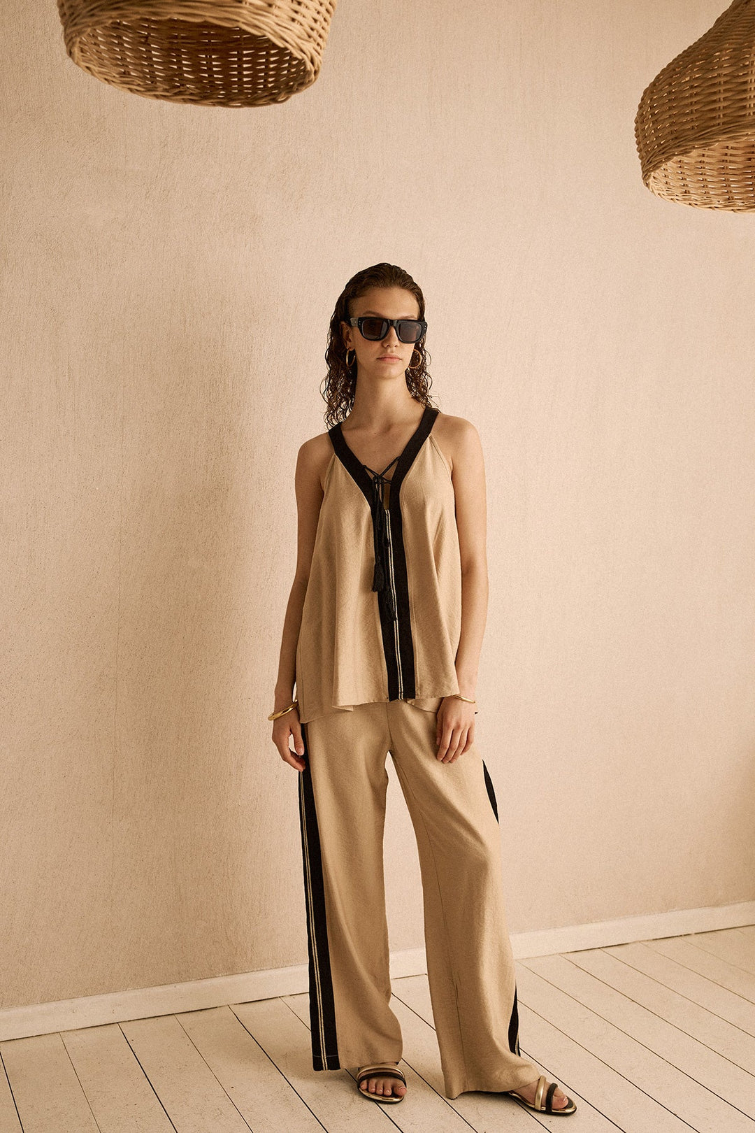 Τοπ με παρτούς ώμους Figaro Fashion