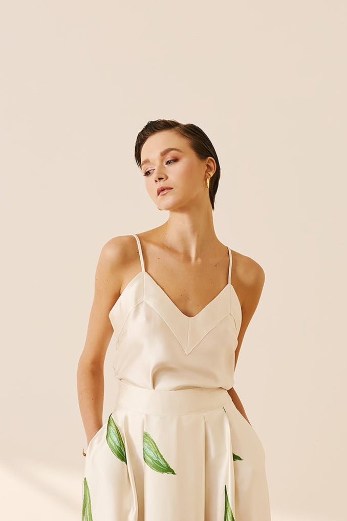 Τοπ σατέν με τιράντες και V λαιμόκοψη Figaro Fashion