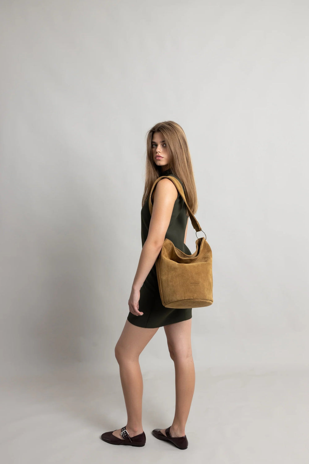 Τσάντα Sandra Bucketbag camel suede δερμάτινη Clic Jewels - A Collection Boutique