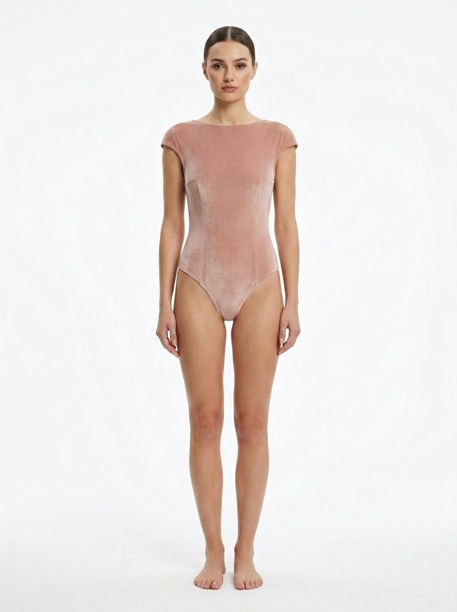 Velvet κορμάκι με ανοιχτή πλάτη A Collection Boutique