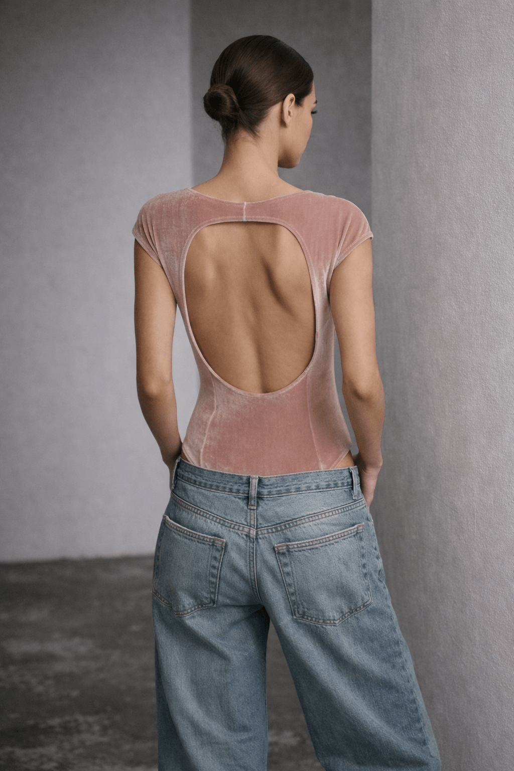 Velvet κορμάκι με ανοιχτή πλάτη A Collection Boutique