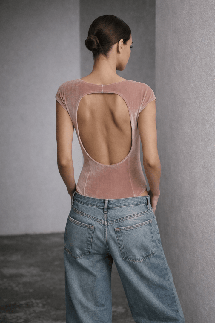 Velvet κορμάκι με ανοιχτή πλάτη A Collection Boutique