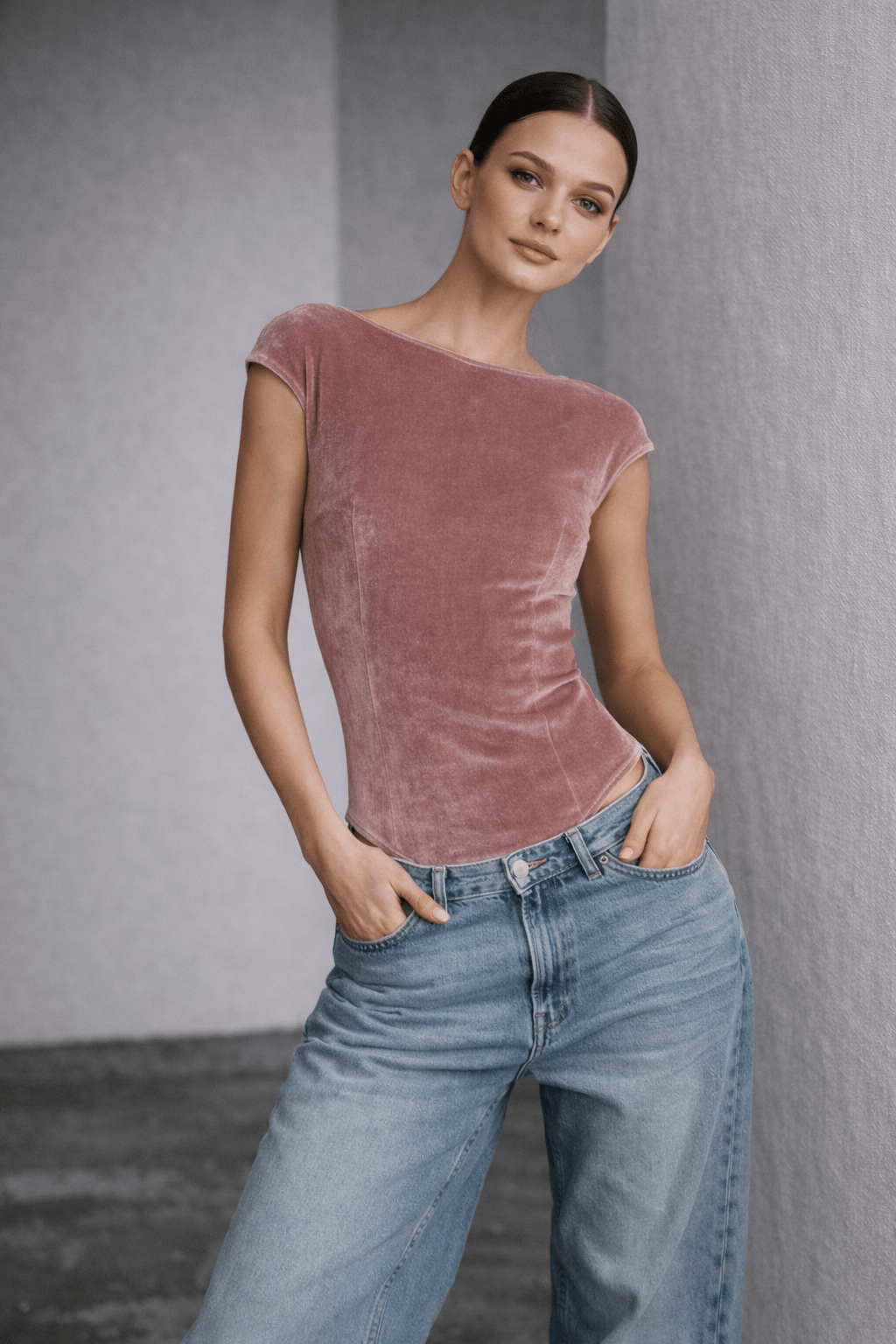 Velvet κορμάκι με ανοιχτή πλάτη A Collection Boutique