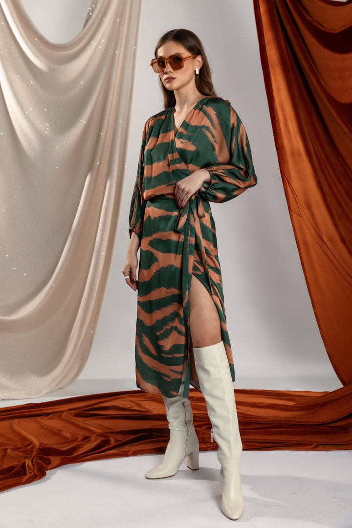 Φόρεμα σάτεν κρουαζέ με δέσιμο στο πλάι Access Fashion - A Collection Boutique
