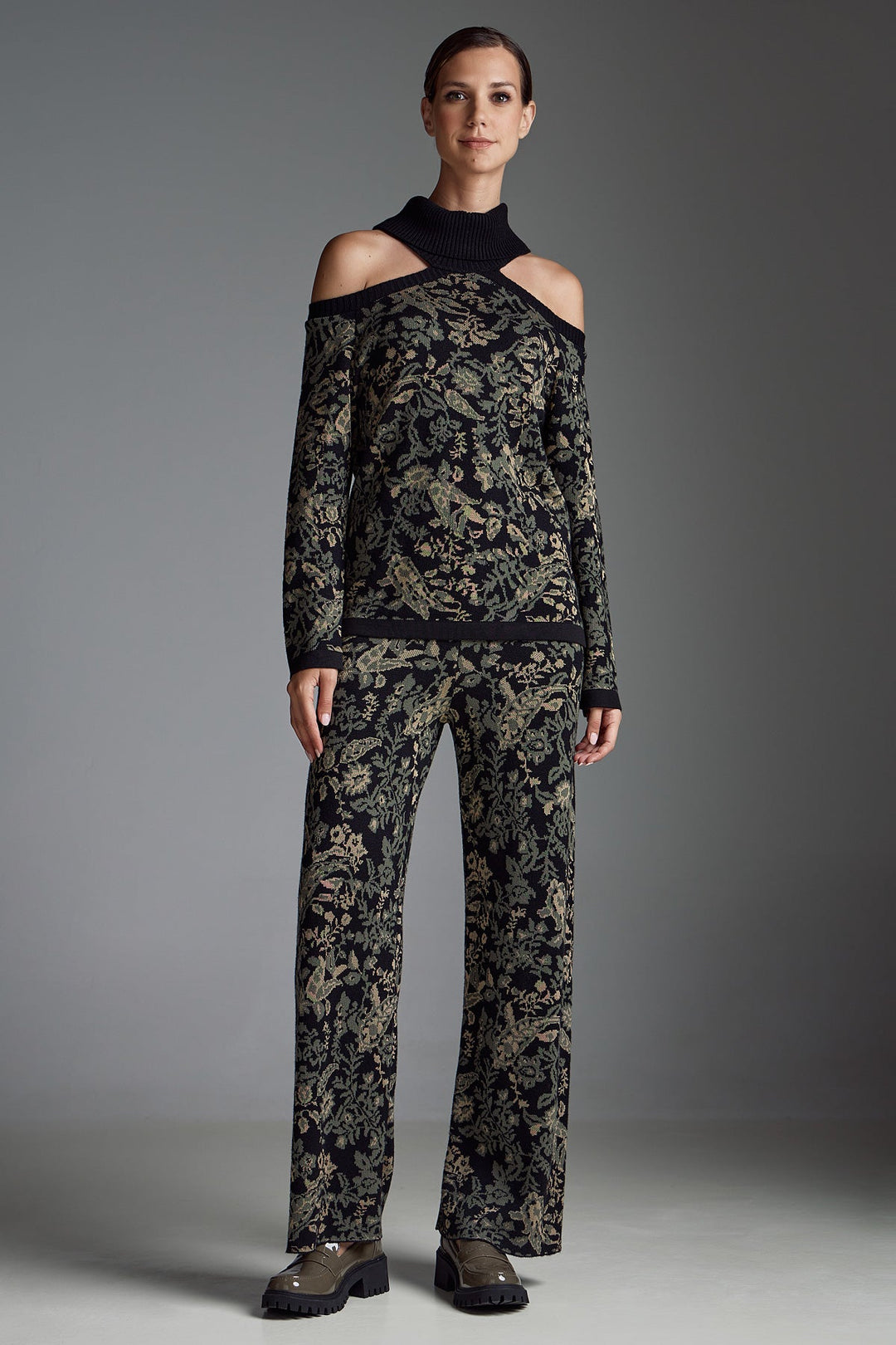 Παντελόνι φλοράλ με πλεκτρό ύφασμα Figaro Fashion - A Collection Boutique