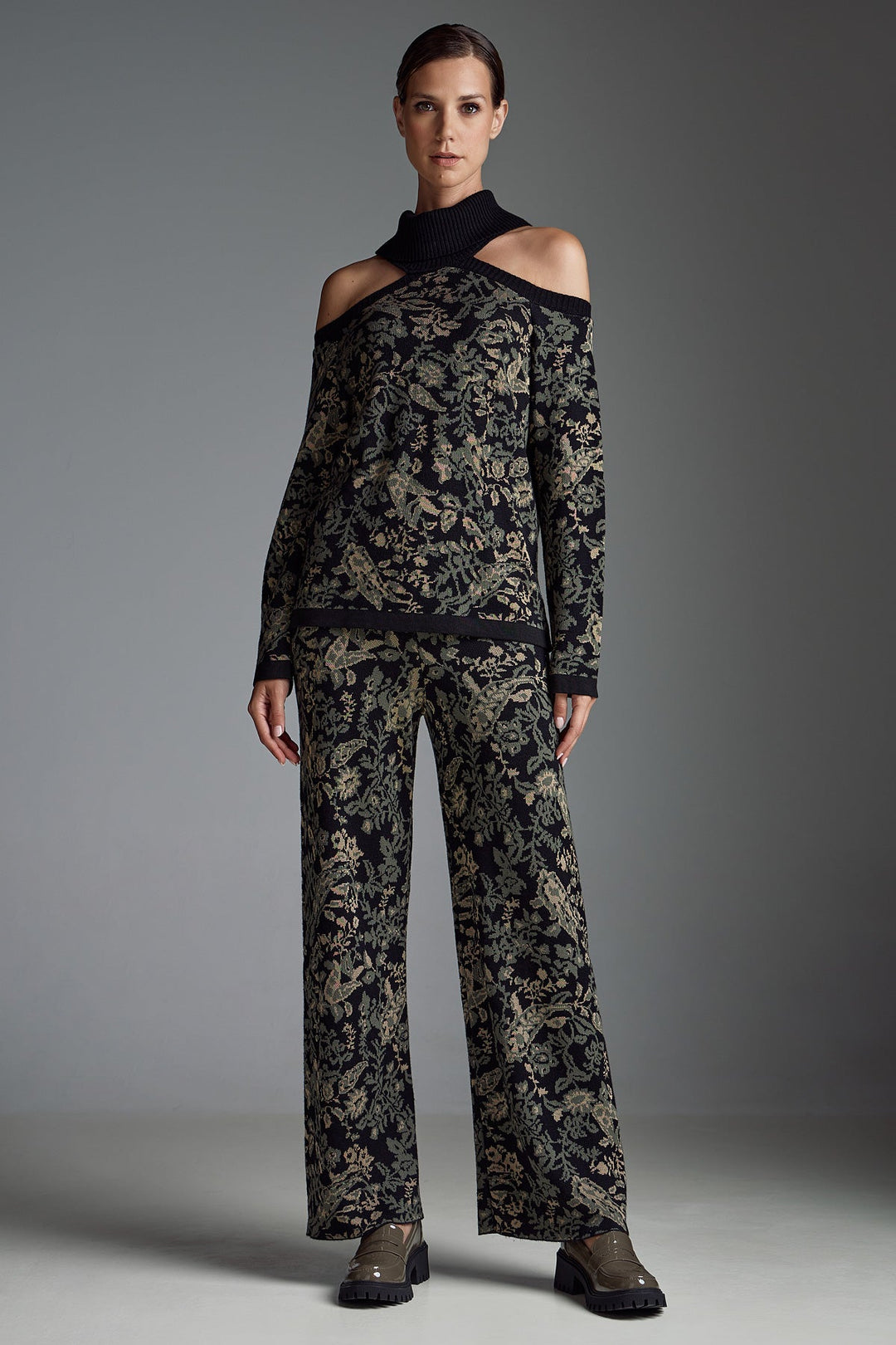 Παντελόνι φλοράλ με πλεκτρό ύφασμα Figaro Fashion - A Collection Boutique