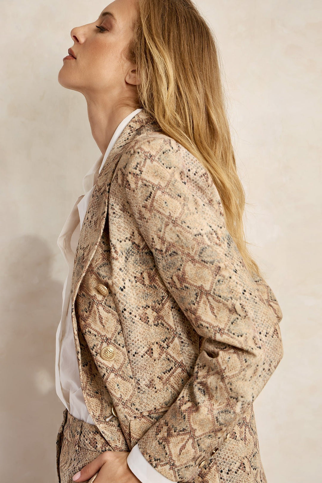 Σακάκι σταυρωτό με χρυσά κουμπιά και snake print Figaro Fashion - A Collection Boutique